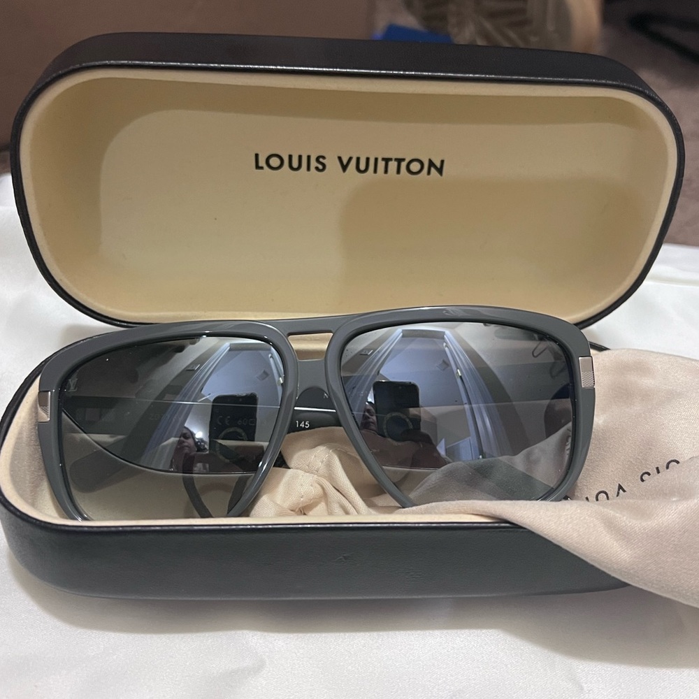 Authentic Louis Vuitton Pilot sunglasses